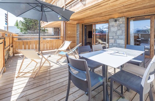 Jeux Apartment | Central apartment with south terrace and parking