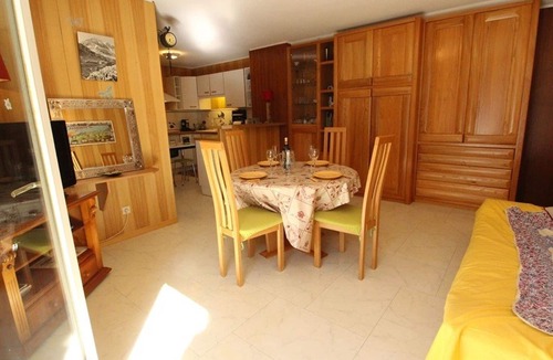 Bagneres-de-Luchon Apartment | Central Apt 6/7 pers. in Bagnères-de-Luchon with parking and pets allowed