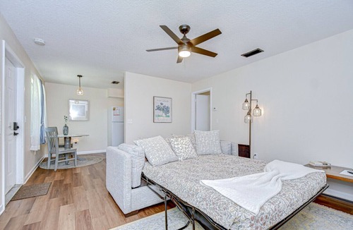 Pinellas Park Apartment | Central Apt: Heated Pool, W/D on Site