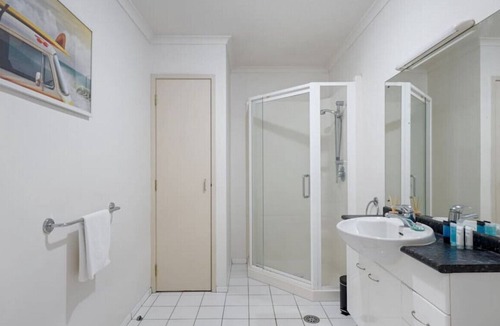 Newton Apartment | Central Apt Steps to Ponsonby | Wifi & Freeparking