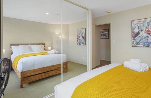 Newton Apartment | Central Apt Steps to Ponsonby | Wifi & Freeparking