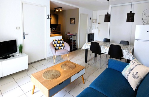 Arcachon Apartment | Central Arcachon - Beautiful 1BR with Loggia and Secured Parking