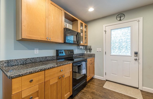 West End House | Central Atlanta 2BR with Driveway