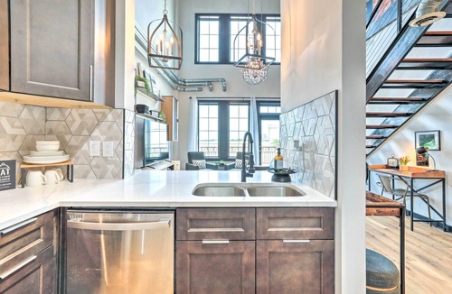 Atlantic Station Area Apartment | Central Atlantic Station Loft in Walkable Location