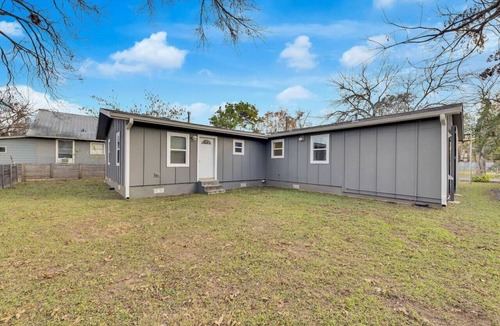 Govalle House | Central Austin 6 Bedroom Gem