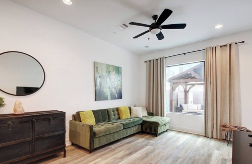Highland Condo | Central Austin Condo - great floorplan for guest with 2 bedrooms, 2.5 baths!
