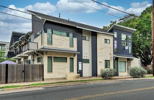 Highland Condo | Central Austin Condo - great floorplan for guest with 2 bedrooms, 2.5 baths!