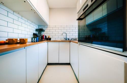 Barbican Apartment | Central Barbican Hideaway Large Studio