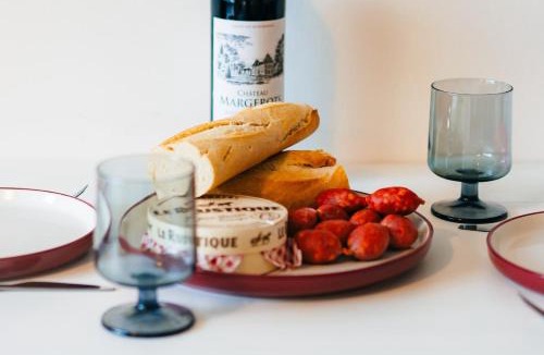 Barbican Apartment | Central Barbican Hideaway Large Studio