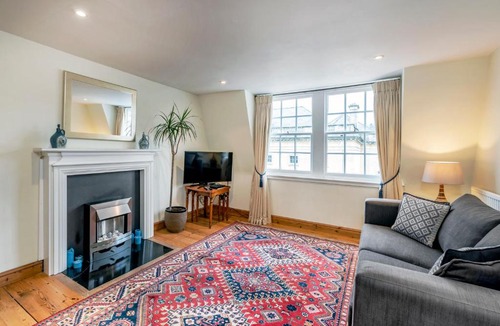 Upper Town Apartment | Central Bath near The Circus