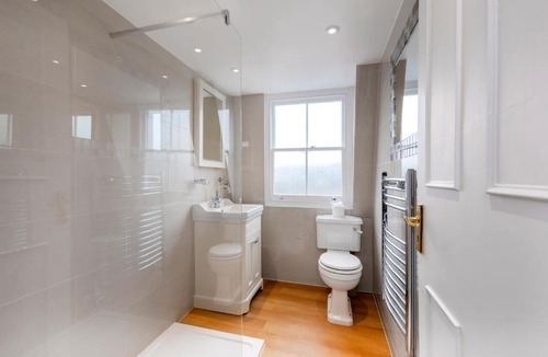 Upper Town Apartment | Central Bath near The Circus