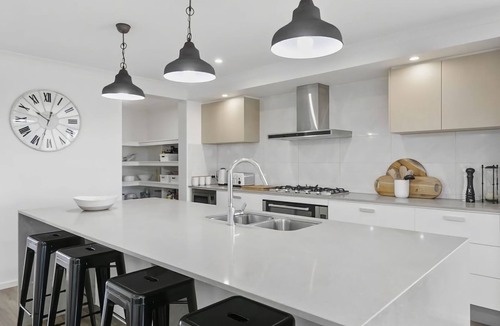 Torquay House | Central Beach House 52a