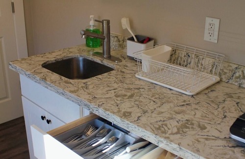 Lake Hills House | Central Bellevue Guesthouse