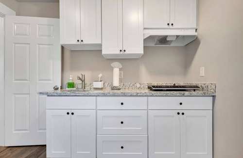 Lake Hills House | Central Bellevue Guesthouse