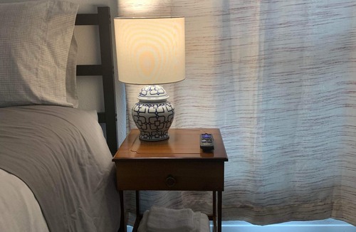 Lake Hills House | Central Bellevue Guesthouse