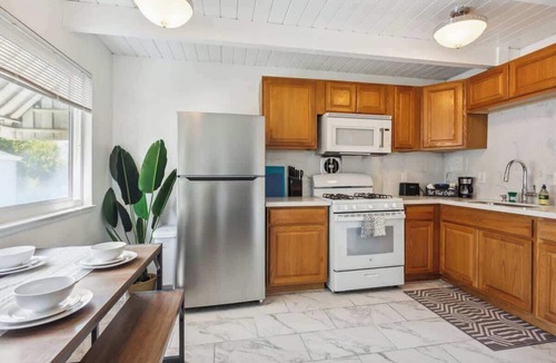 Poets Corner Apartment | Central Berkeley 2BR Home | Near UC & BART + Parking