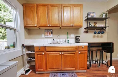 Poets Corner Apartment | Central Berkeley Garden Oasis