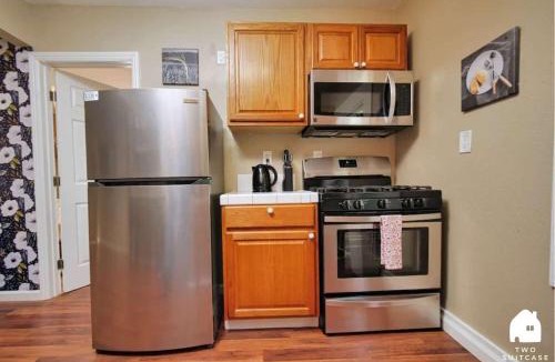 Poets Corner Apartment | Central Berkeley Garden Oasis