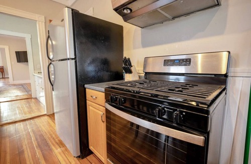 Beverly Apartment | Central Beverly! 5 min to Salem!
