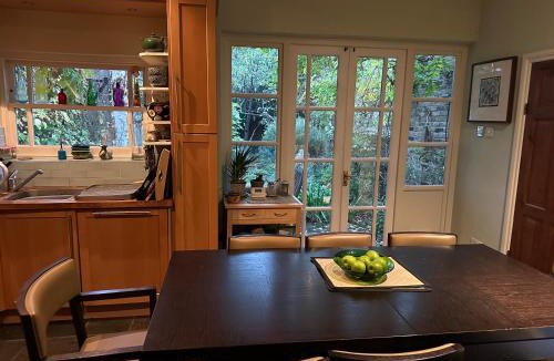 Shepherd's Bush Villa | Central Boutique Townhouse