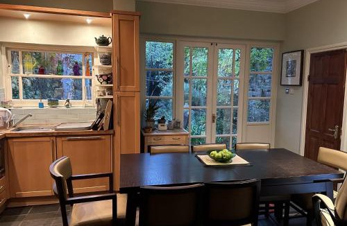 Shepherd's Bush Villa | Central Boutique Townhouse