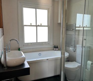 Shepherd's Bush Villa | Central Boutique Townhouse