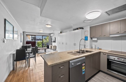 Bowen Hills Apartment | Central Bowen Hills Stay