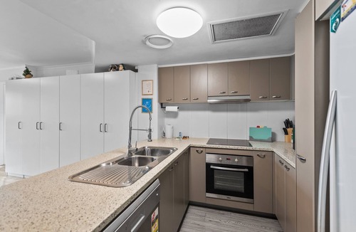 Bowen Hills Apartment | Central Bowen Hills Stay