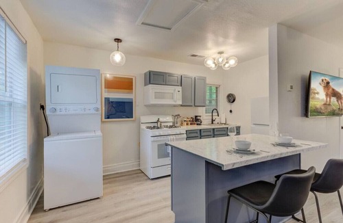 Cooper-Young Historic District House | Central | Bright & Modern | Cooper Young