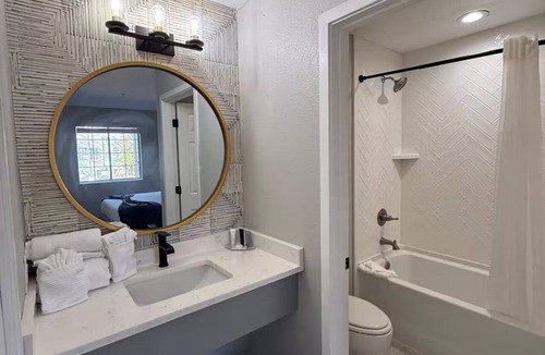 Garden Hills House | Central Buckhead Apartment