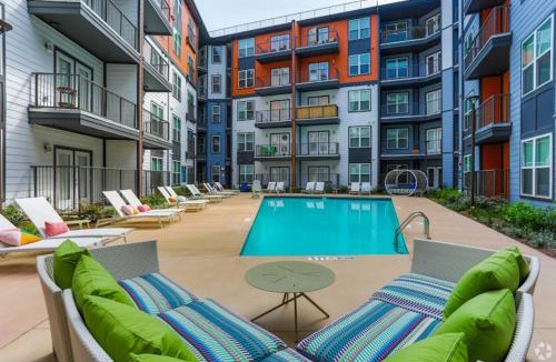 Lindridge-Martin Manor Apartment | Central Buckhead Suite