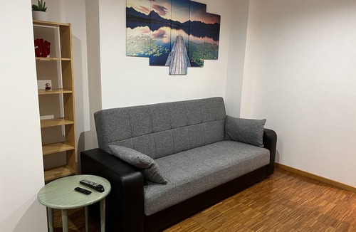 Castello de la Plana Apartment | Central, cozy studio, close to tourist attractions and 7 km from the beach