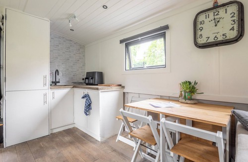 Cambridge City Centre Boat Rental | Central Cambridge Modern Solar Houseboat