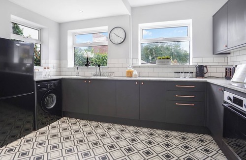 Castleford House | Central Castleford 4 Bed House - Free Parking