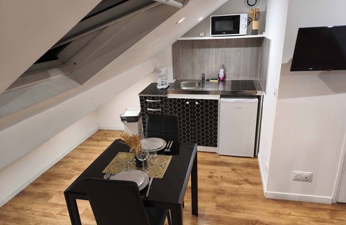 Charleville-Mezieres Apartment | Central Charleville-Mézières Studio with Parking