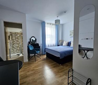 Leek House | Central Chambers Suites - Suite 1