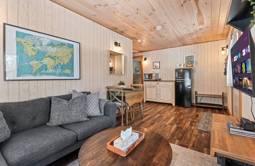 Huntsville Cottage | Central & Charming Huntsville Cottage Retreat- Fire Pit, WiFi, Forest Views!