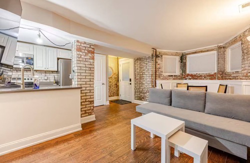 Cardozo House | Central Chic 1BR Apt Near Metro, off 14th st/U st!
