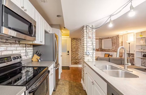 Cardozo House | Central Chic 1BR Apt Near Metro, off 14th st/U st!