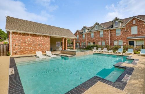College Station House | Central College Station Townhome w/Community Pool