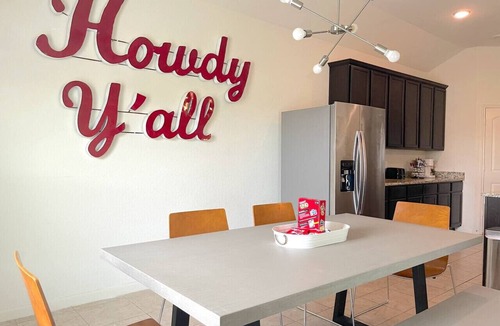 New Braunfels House | Central Comfort 12 Person Fun