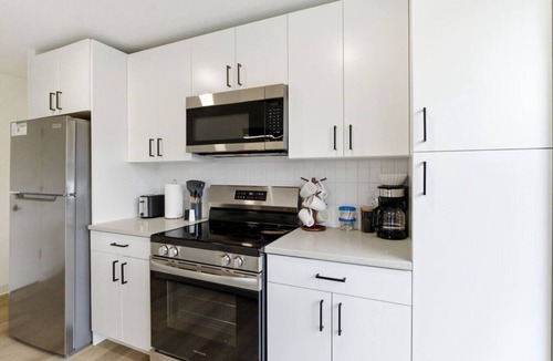 University Circle Apartment | Central & Comfortable Two Bedroom Two Bathroom