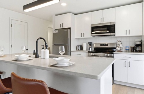 University Circle Apartment | Central & Comfortable Two Bedroom Two Bathroom