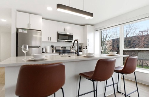 University Circle Apartment | Central & Comfortable Two Bedroom Two Bathroom