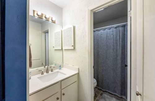 Brentwood Condo | Central Condo + Office (Close to EVERYTHING!)