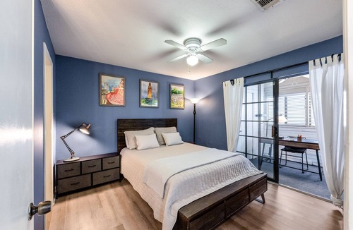 Brentwood Condo | Central Condo + Office (Close to EVERYTHING!)