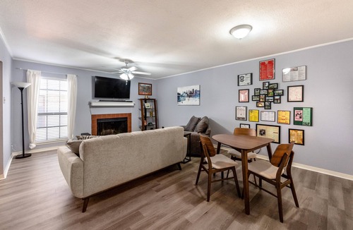 Brentwood Condo | Central Condo + Office (Close to EVERYTHING!)