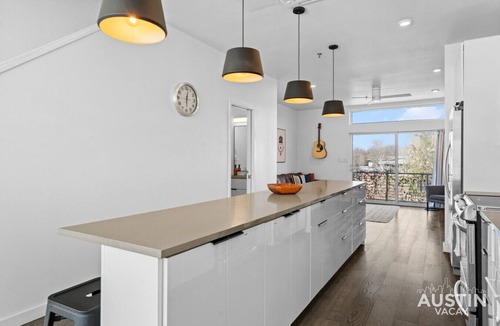 Swede Hill Condo | Central Condo w/Balcony, Close to DT & Food