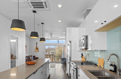 Swede Hill Condo | Central Condo w/Balcony, Close to DT & Food
