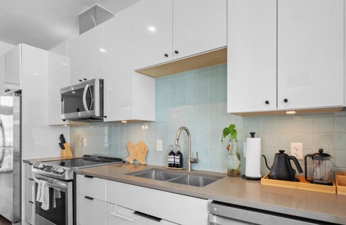 Swede Hill Condo | Central Condo w/Balcony, Close to DT & Food